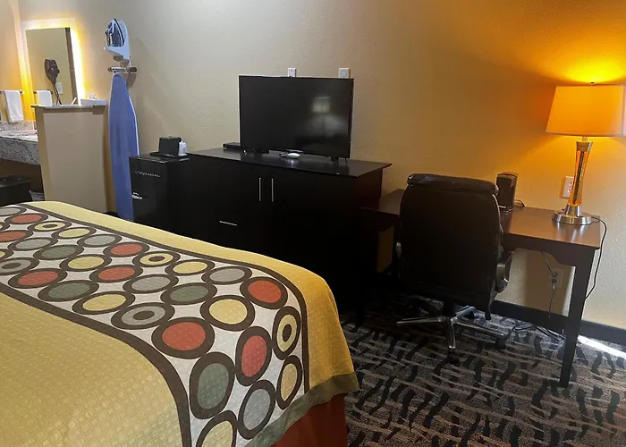 Super 8 By Wyndham Pasadena