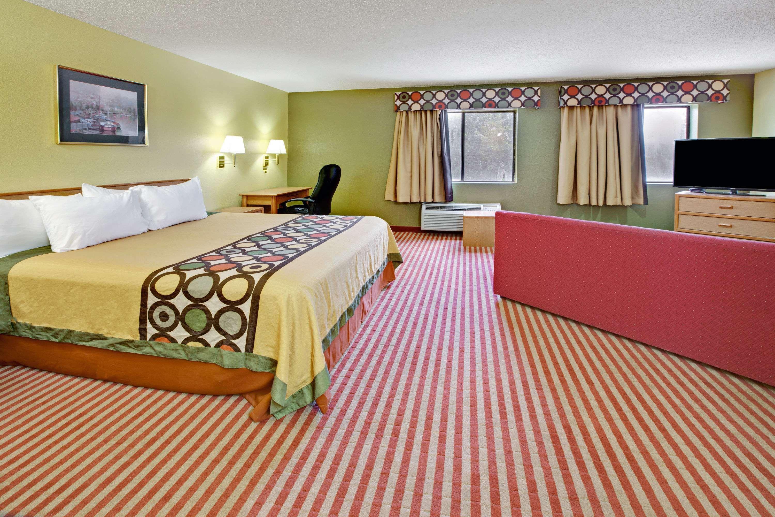 Super 8 By Wyndham Hotel