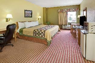 Super 8 By Wyndham Hotel 2*